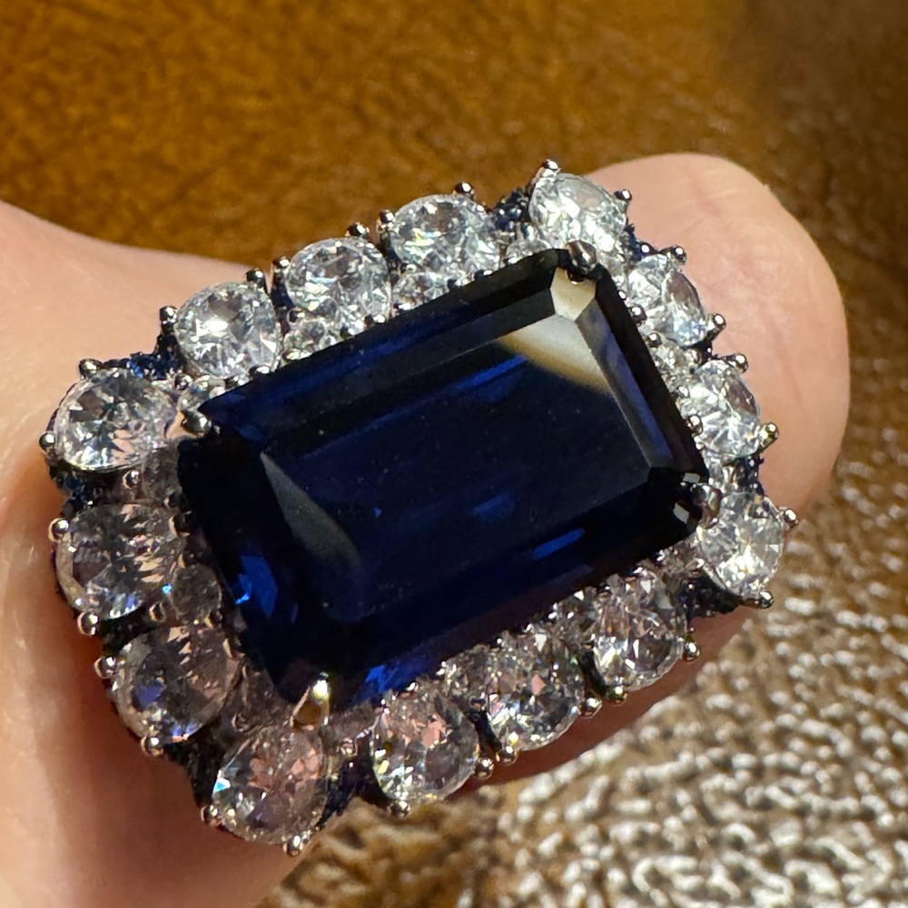 Elegant Blue and Silver Women's Ring